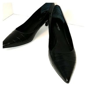 Nine West black leather pumps